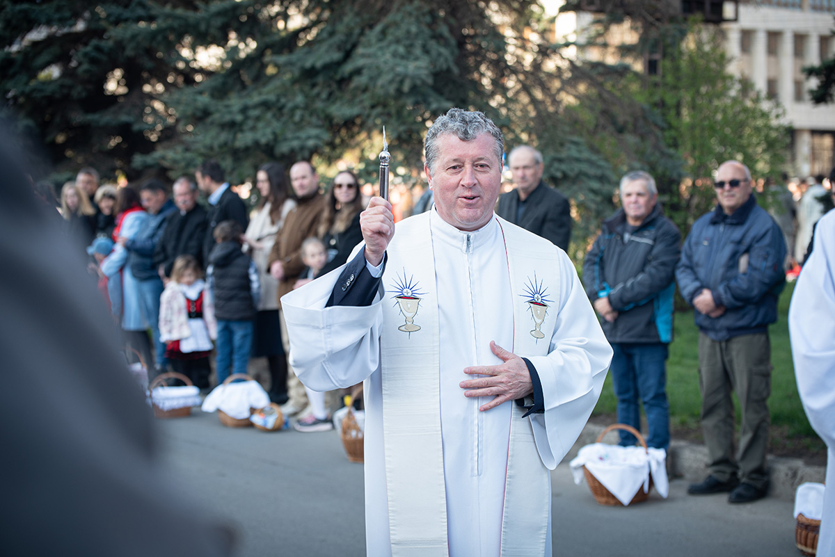 Húsvétvasárnapi eledelszentelés a Szabadság téren